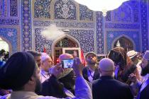 ادای احترام میهمانان کنفرانس به امام شهید وحدت