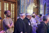 ادای احترام میهمانان کنفرانس به امام شهید وحدت