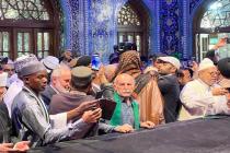 ادای احترام میهمانان کنفرانس به امام شهید وحدت